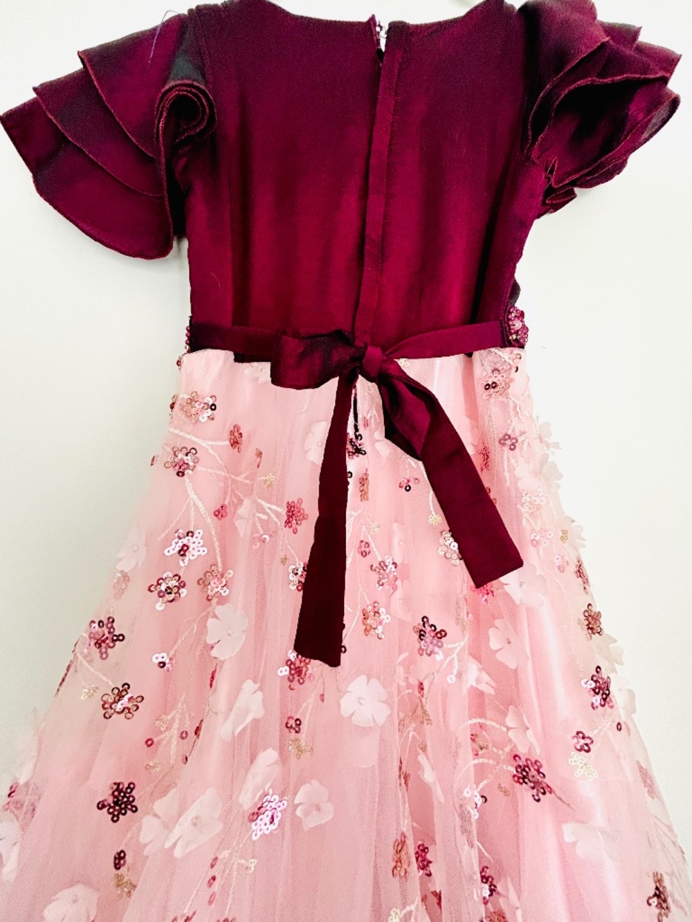 Gorgeous LittleGirl Gown embelished with beads and floral appliqués - Picture 5 of 11